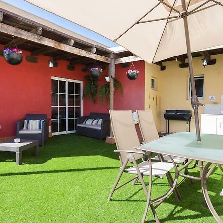 Villa Blanca Tenerife - Private Rooms - Terrace And Bbq, 5 Minutes From The Beach And Airport Сан Исидро Екстериор снимка