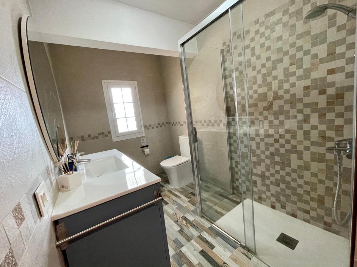 Villa Blanca Tenerife - Private Rooms - Terrace And Bbq, 5 Minutes From The Beach And Airport Сан Исидро Екстериор снимка