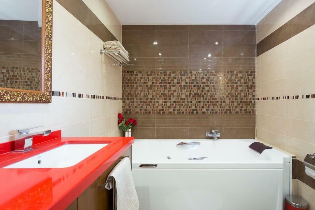 Villa Blanca Tenerife - Private Rooms - Terrace And Bbq, 5 Minutes From The Beach And Airport Сан Исидро Екстериор снимка