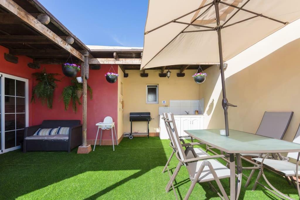 Villa Blanca Tenerife - Private Rooms - Terrace And Bbq, 5 Minutes From The Beach And Airport Сан Исидро Екстериор снимка