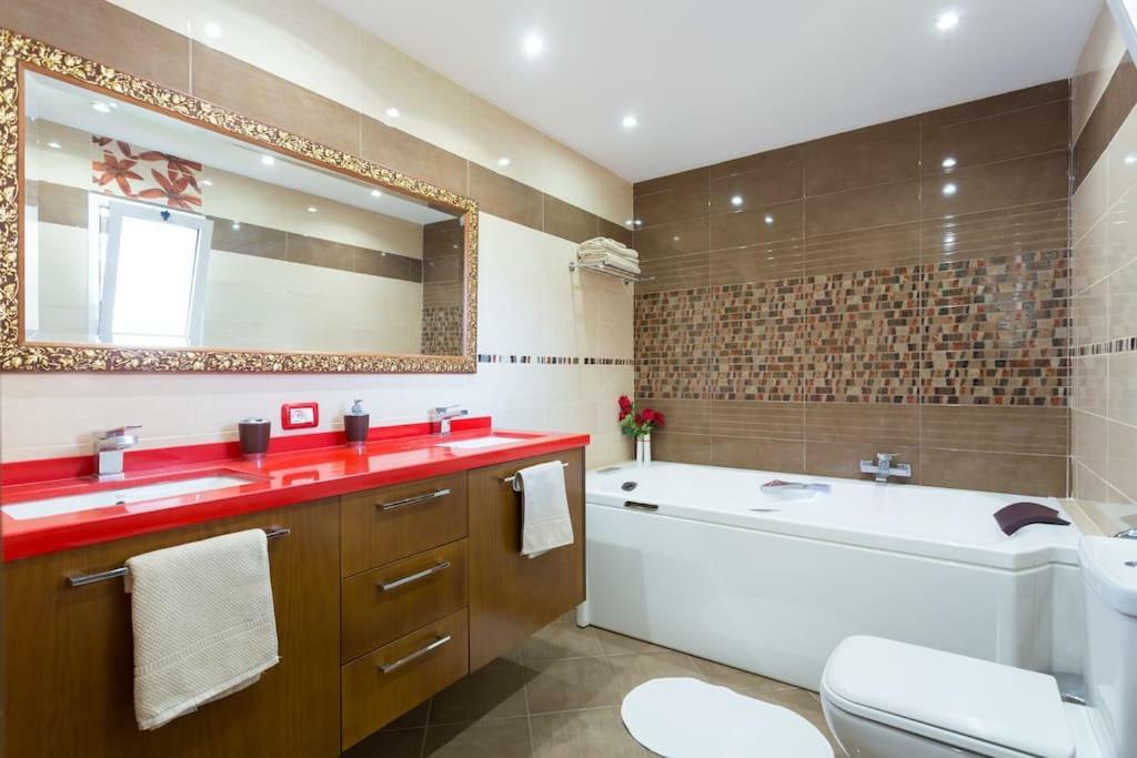 Villa Blanca Tenerife - Private Rooms - Terrace And Bbq, 5 Minutes From The Beach And Airport Сан Исидро Екстериор снимка